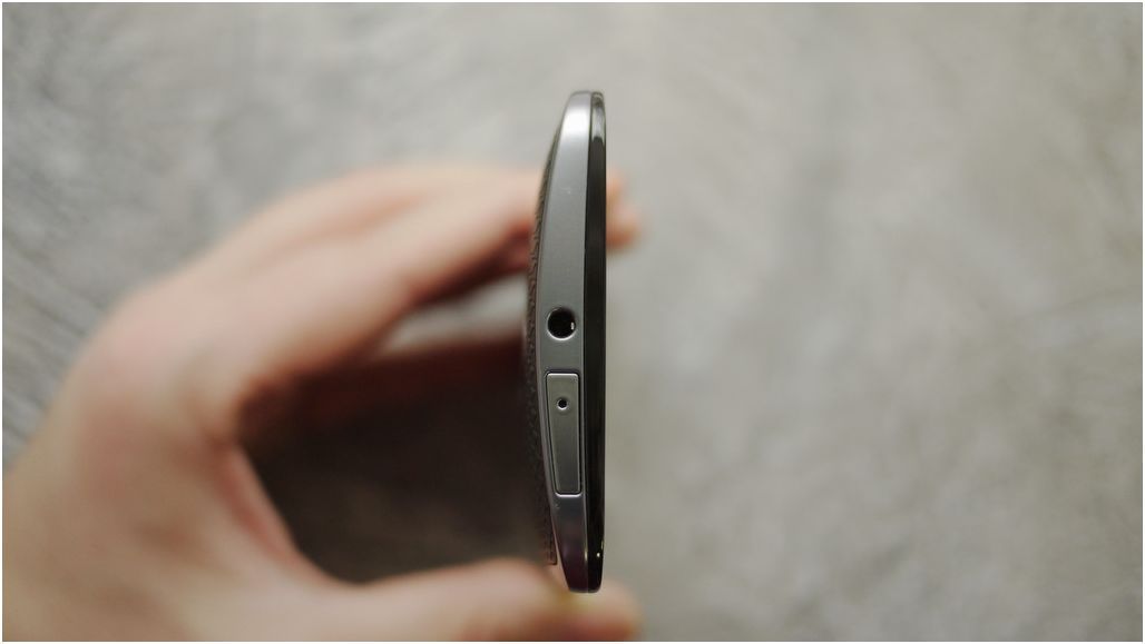 Обзор смартфона Moto X Play: долгожитель, меняющий внешность