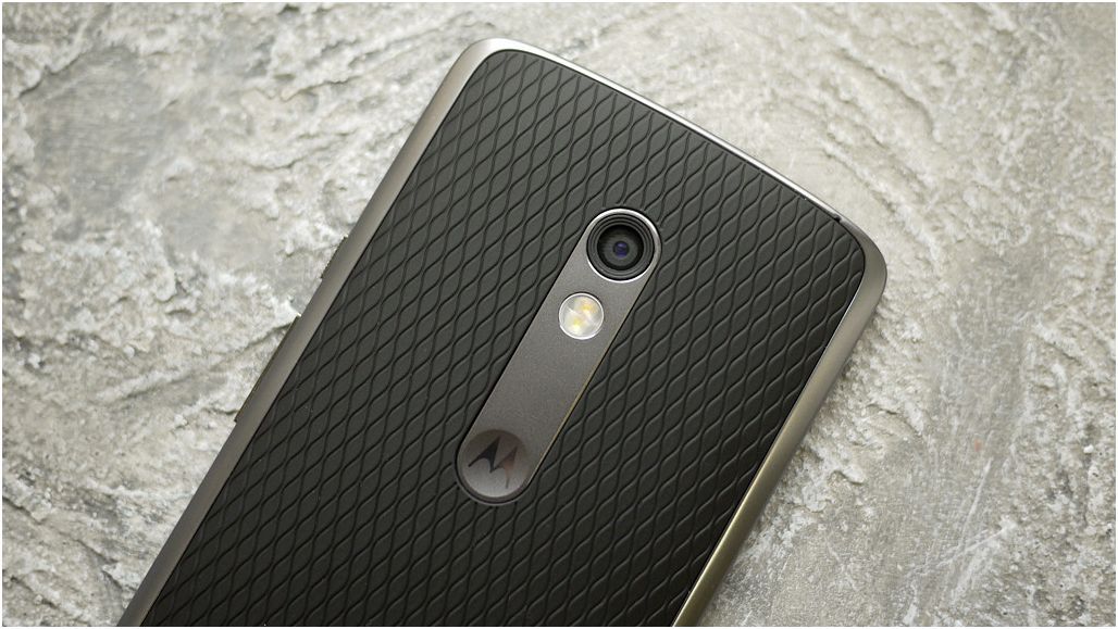 Обзор смартфона Moto X Play: долгожитель, меняющий внешность