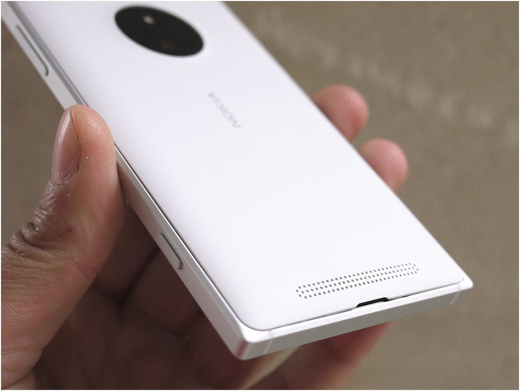 Обзор смартфона Nokia Lumia 830: середнячок с внешностью флагмана