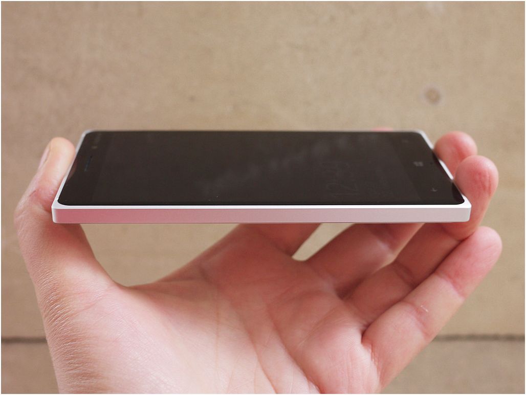 Обзор смартфона Nokia Lumia 830: середнячок с внешностью флагмана