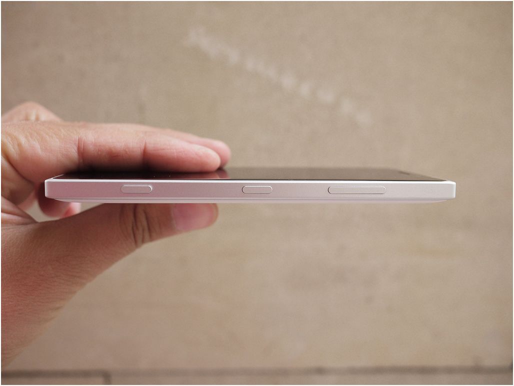 Обзор смартфона Nokia Lumia 830: середнячок с внешностью флагмана