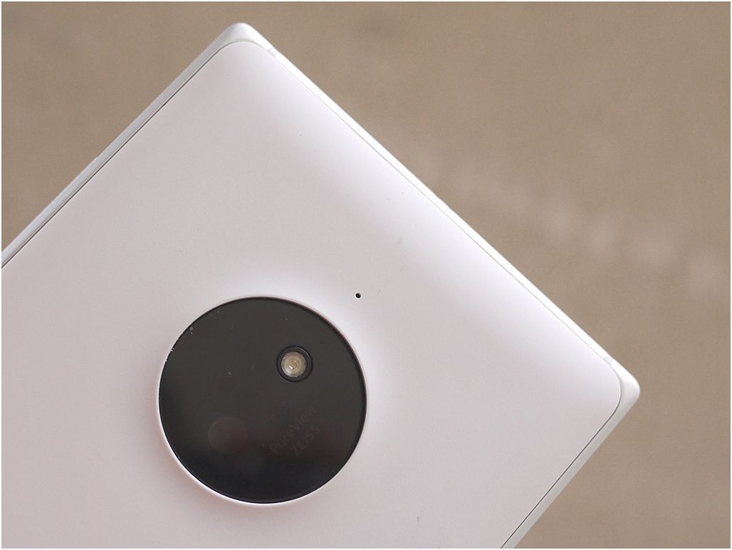 Обзор смартфона Nokia Lumia 830: середнячок с внешностью флагмана