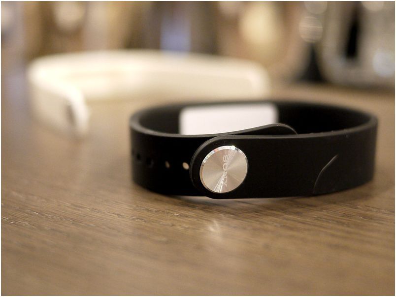 Обзор Sony SmartBand SWR10: фитнес-браслет по-японски (обзор, sony, smartband, swr10, фитнес-браслет, SmartBand SWR10) Обзор Sony SmartBand SWR10: фитнес-браслет по-японски