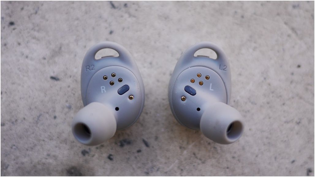 Обзор беспроводных наушников Samsung Gear IconX (2018)