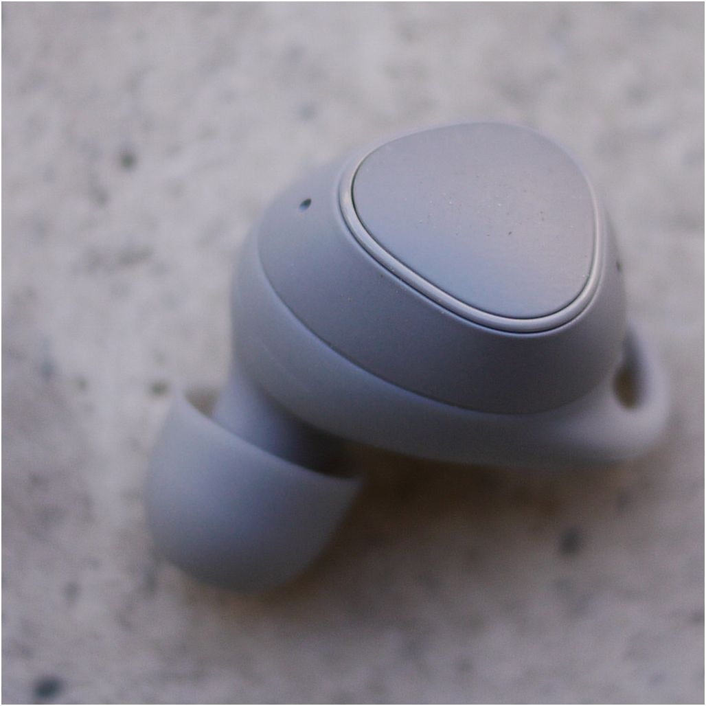 Обзор беспроводных наушников Samsung Gear IconX (2018)