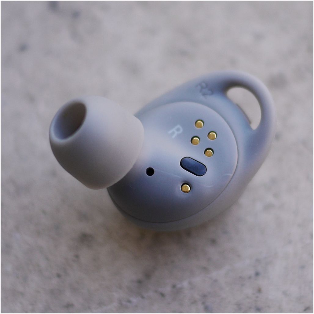 Обзор беспроводных наушников Samsung Gear IconX (2018)