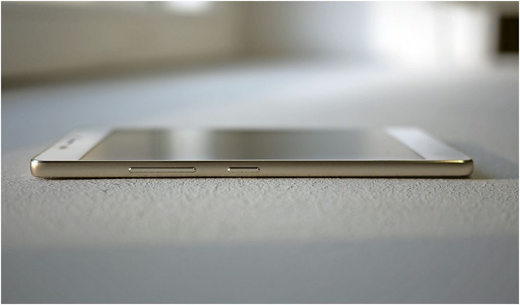 Обзор Fly Tornado Slim: самый тонкий смартфон в мире добрался до России