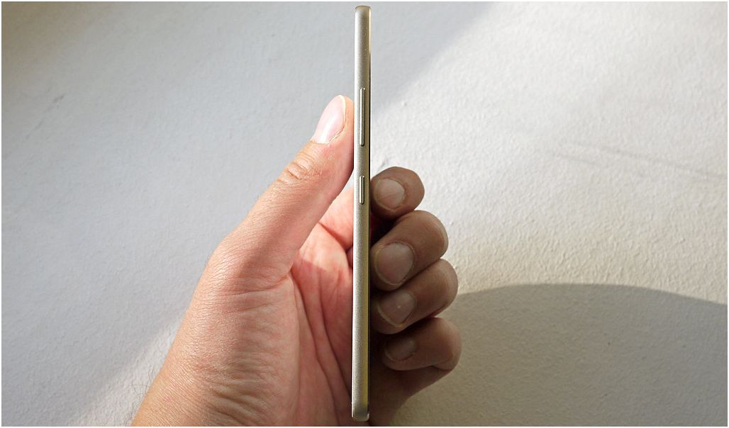 Обзор Fly Tornado Slim: самый тонкий смартфон в мире добрался до России