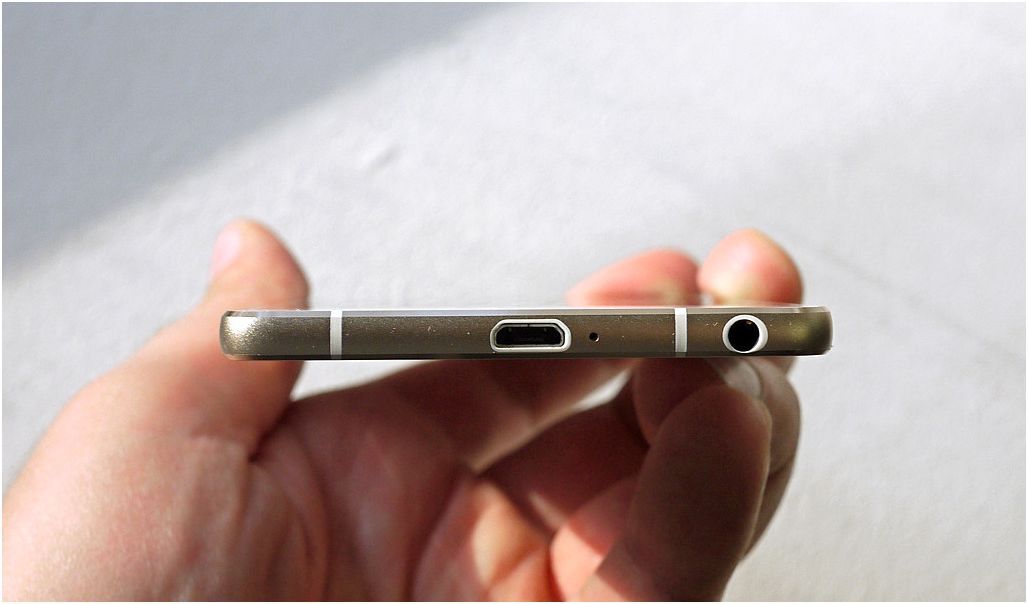 Обзор Fly Tornado Slim: самый тонкий смартфон в мире добрался до России