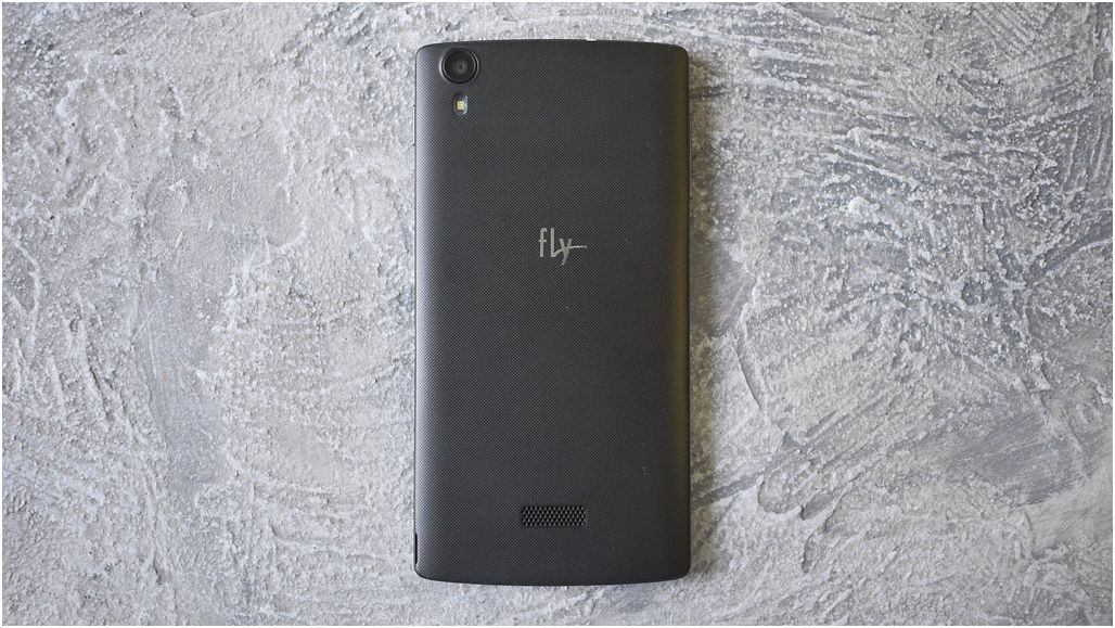 Обзор смартфона Fly Cirrus 1: народный "нексус"