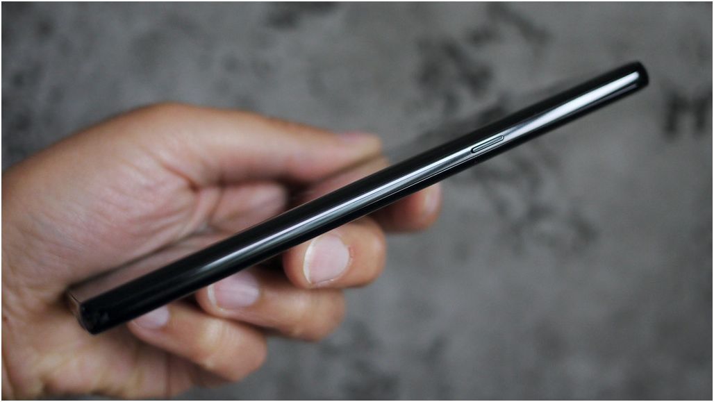 Обзор смартфона Samsung Galaxy Note 8: "безграничный" суперфлагман (обзор, смартфона, samsung, galaxy, note) Обзор смартфона Samsung Galaxy Note 8: "безграничный" суперфлагман