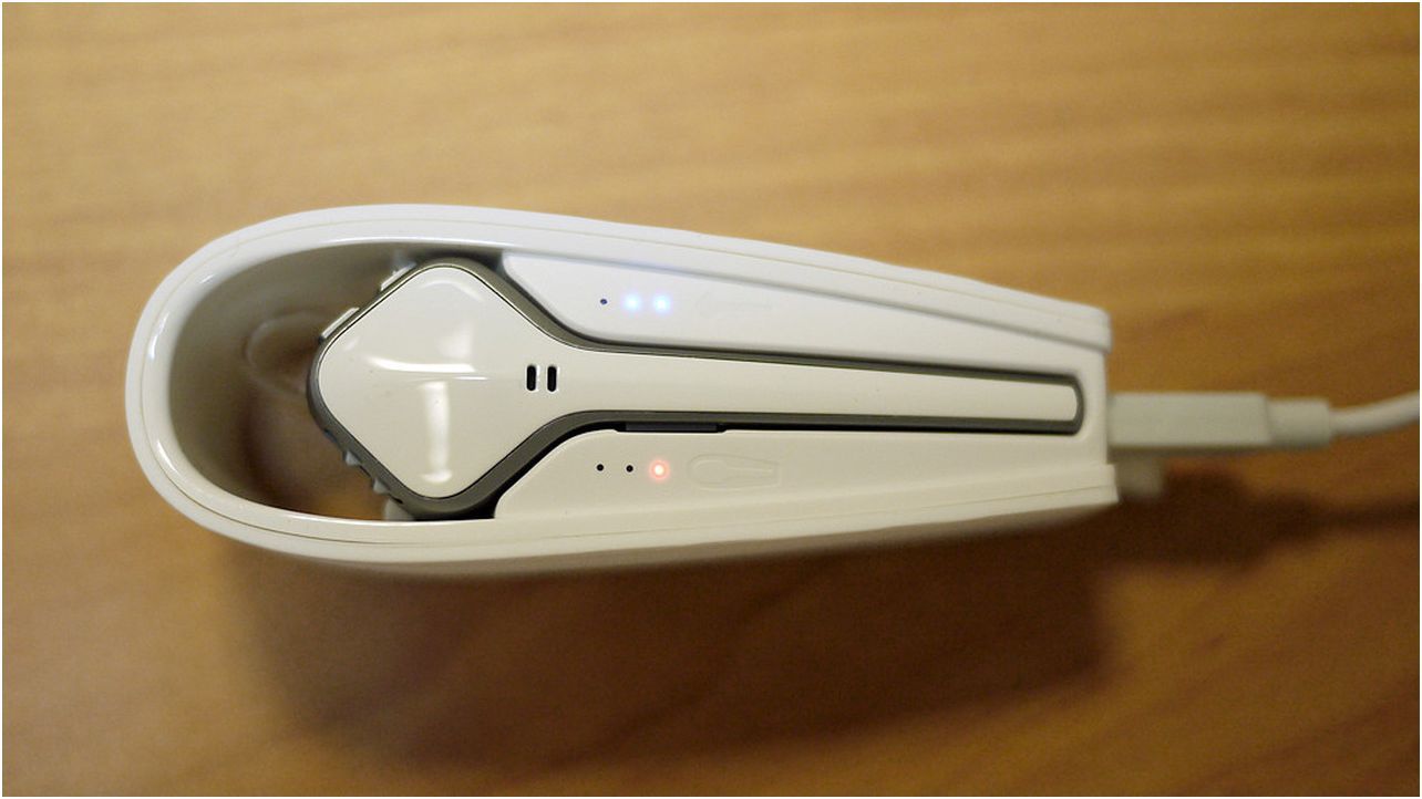 Обзор Bluetooth-гарнитуры Plantronics Voyager Edge