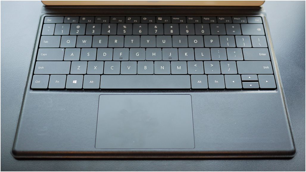 Обзор Huawei MateBook: приятель на пять часов