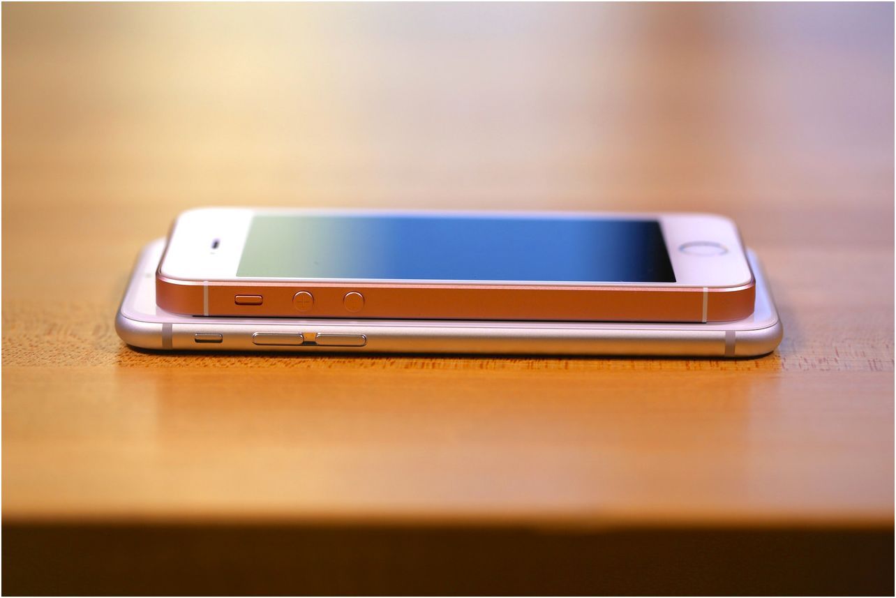 Обзор обзоров: iPhone SE (обзор, iphone, нового смартфона, Apple iPhone, Street Journal, Wall Street) Обзор обзоров: iPhone SE