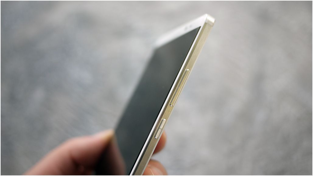 Обзор смартфона Huawei Mate 8: мощный и долгоиграющий (обзор, смартфона, huawei, mate, мощный) Обзор смартфона Huawei Mate 8: мощный и долгоиграющий