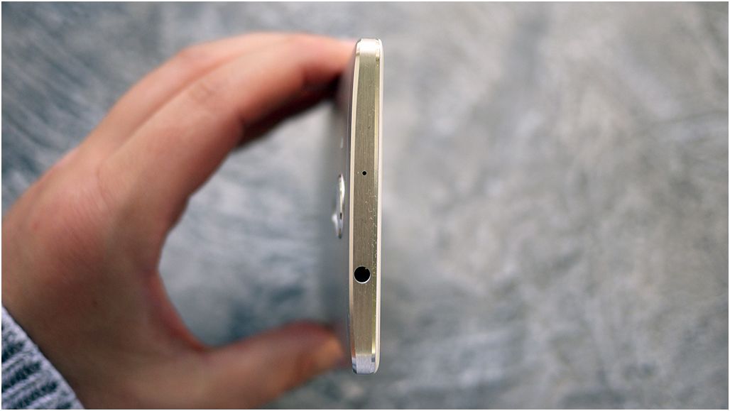 Обзор смартфона Huawei Mate 8: мощный и долгоиграющий (обзор, смартфона, huawei, mate, мощный) Обзор смартфона Huawei Mate 8: мощный и долгоиграющий