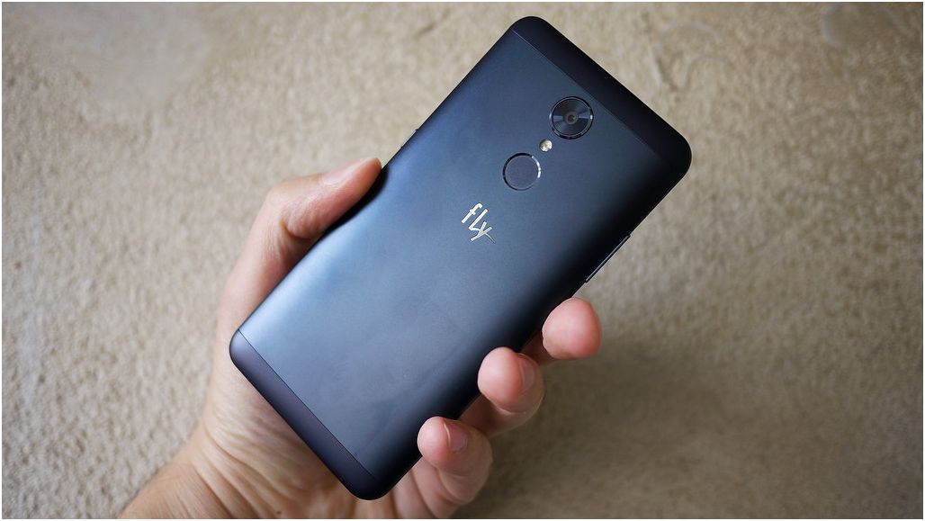 Обзор смартфона Fly Cirrus 13: без предрассудков