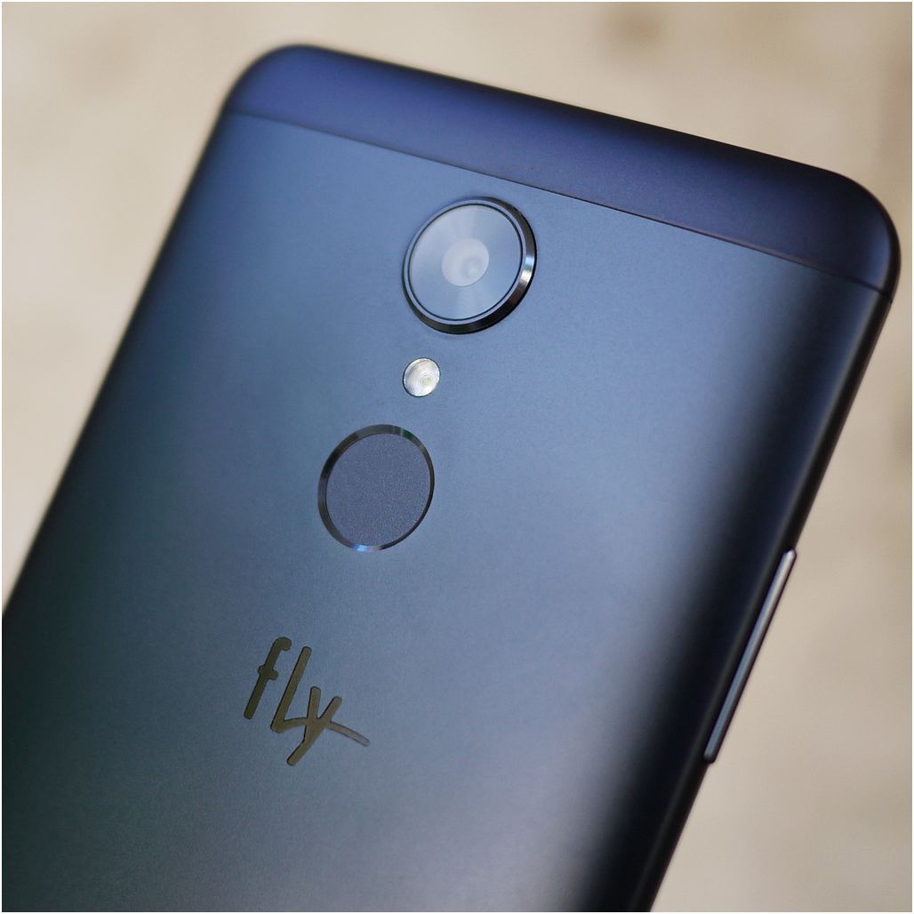 Обзор смартфона Fly Cirrus 13: без предрассудков