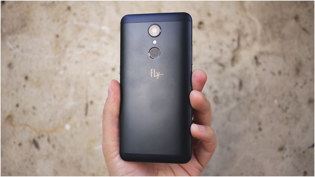 Обзор смартфона Fly Cirrus 13: без предрассудков