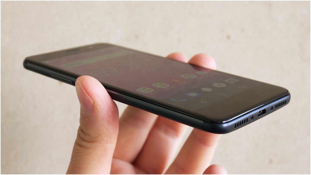 Обзор смартфона Fly Cirrus 13: без предрассудков