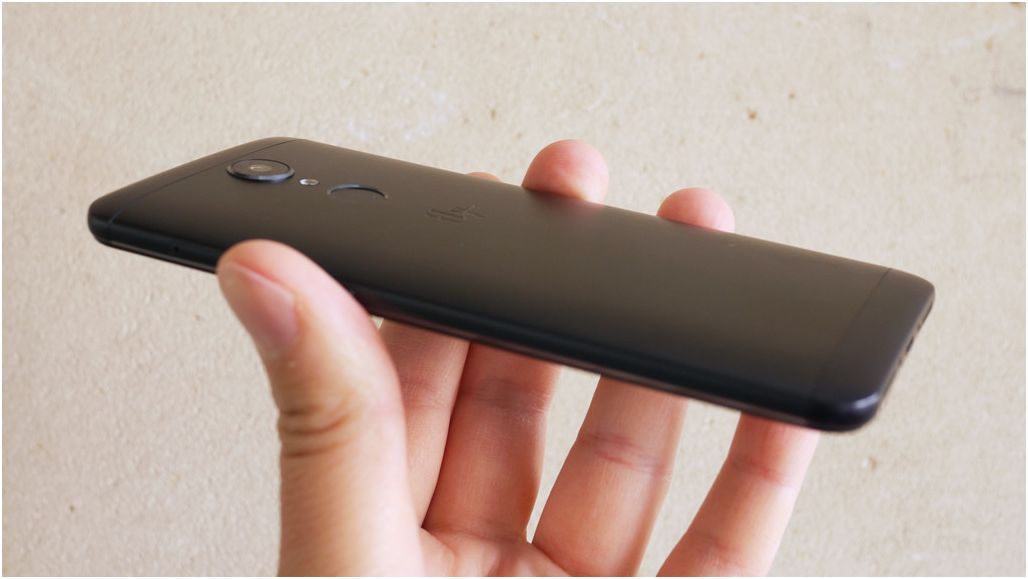 Обзор смартфона Fly Cirrus 13: без предрассудков