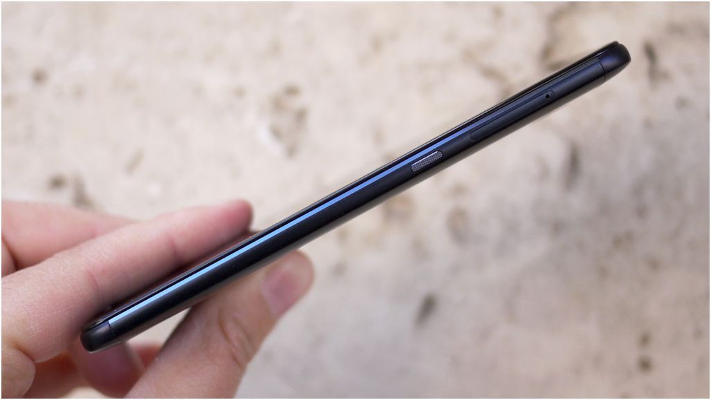 Обзор смартфона Fly Cirrus 13: без предрассудков