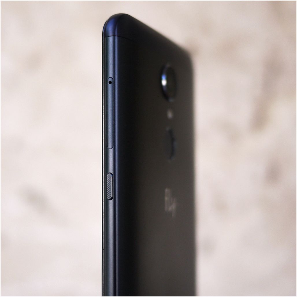 Обзор смартфона Fly Cirrus 13: без предрассудков