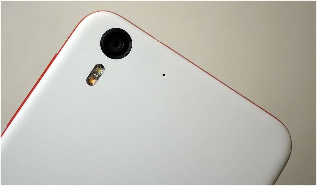 Обзор смартфона HTC Desire Eye: самый "глазастый"