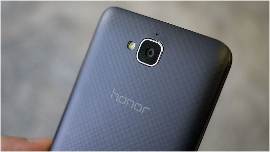 Обзор смартфона Huawei Honor 4C Pro: профессия – долгожитель