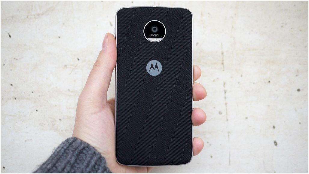 Обзор смартфона Lenovo Moto Z Play: долгожитель с "прикладными" добавками