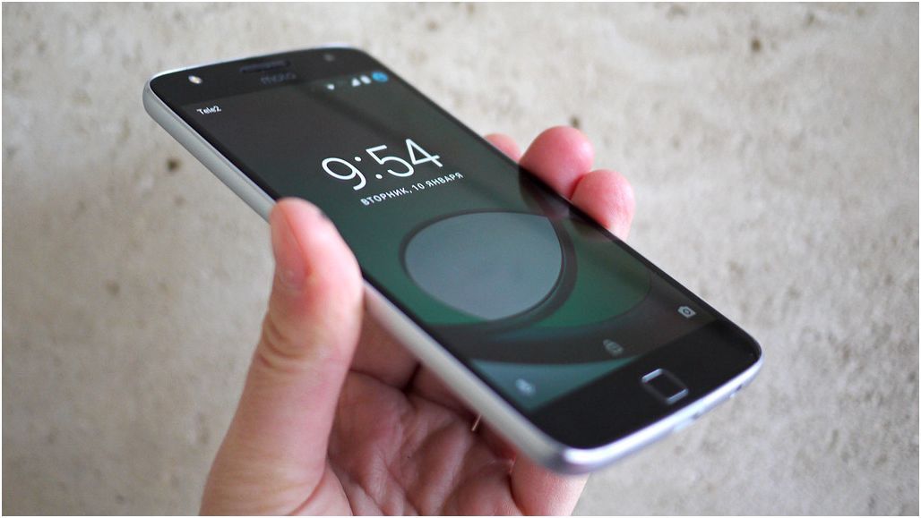 Обзор смартфона Lenovo Moto Z Play: долгожитель с "прикладными" добавками