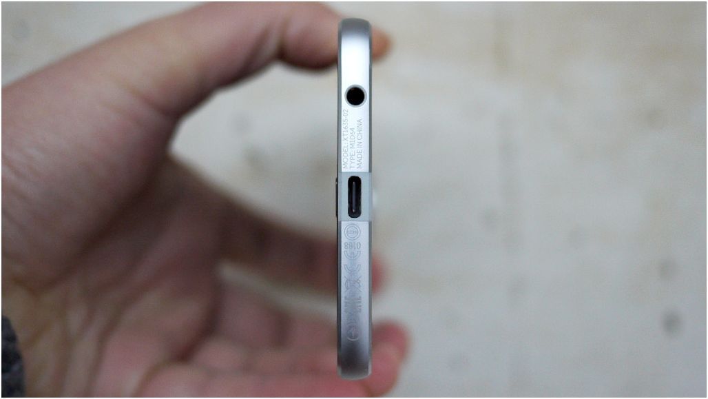 Обзор смартфона Lenovo Moto Z Play: долгожитель с "прикладными" добавками