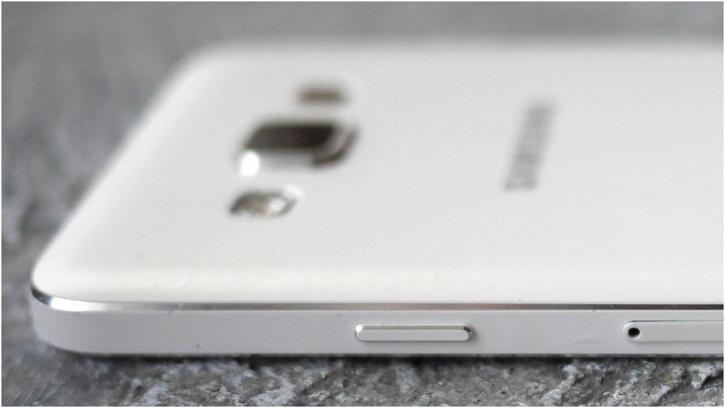 Обзор смартфона Samsung Galaxy A3: стильный "середнячок"