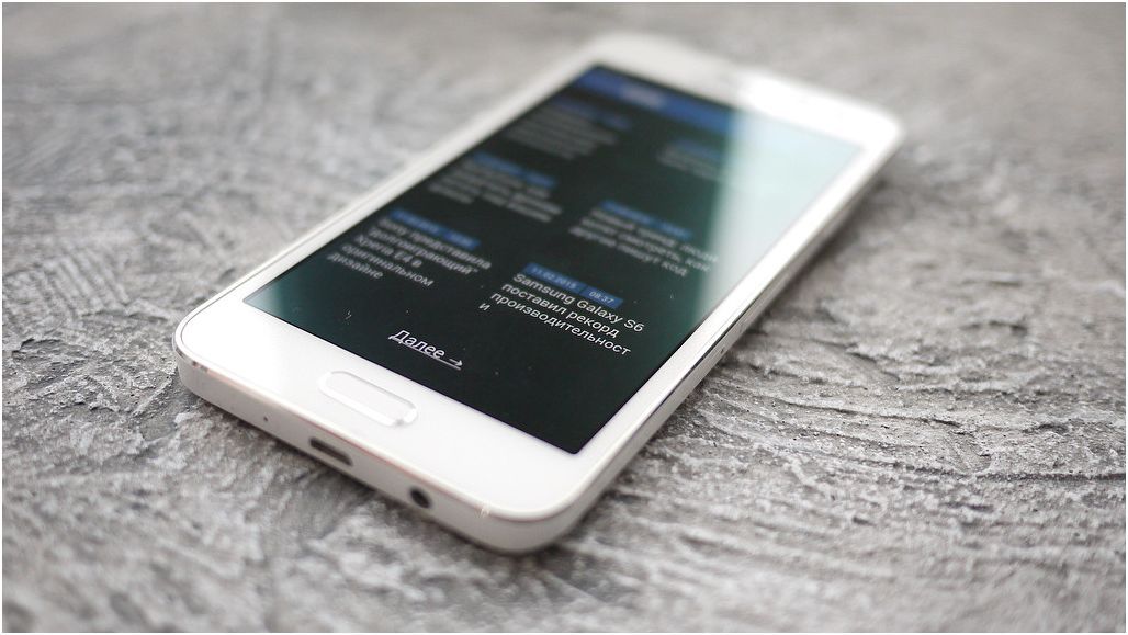 Обзор смартфона Samsung Galaxy A3: стильный "середнячок"