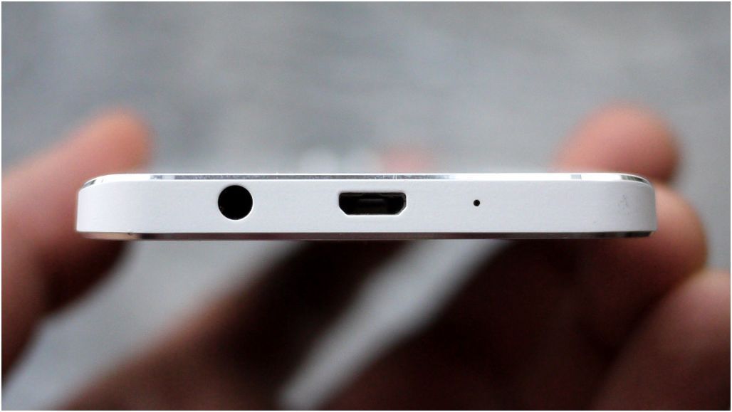 Обзор смартфона Samsung Galaxy A3: стильный "середнячок"