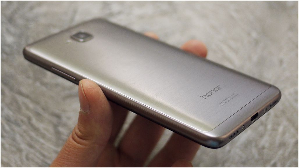 Обзор смартфона Huawei Honor 5C: в "железной" обертке