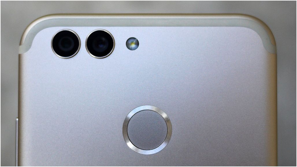 Обзор смартфона Huawei Nova 2: компактный "портретист"