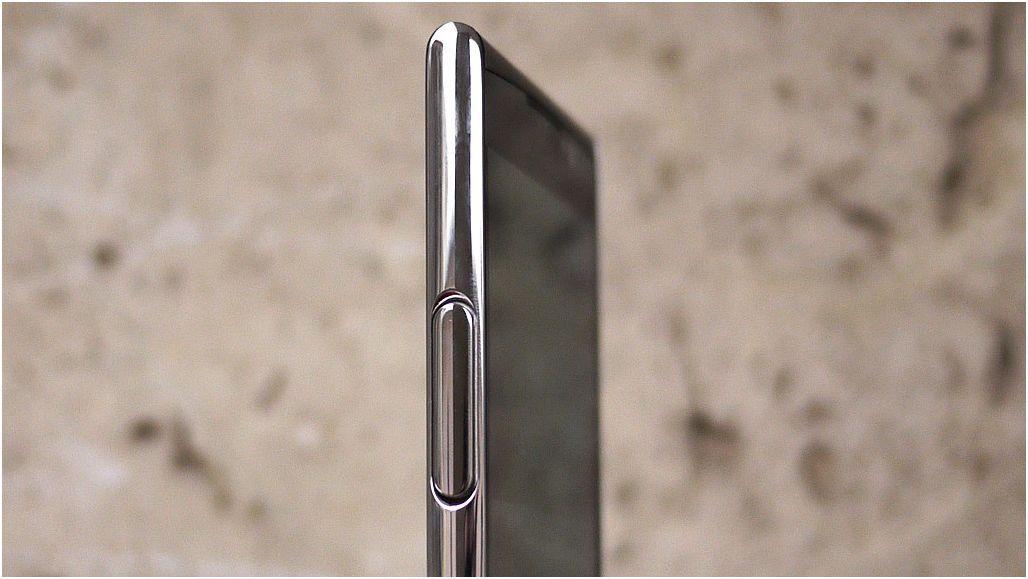 Обзор смартфона Lumigon T3: 100 "лошадей" в Ferrari