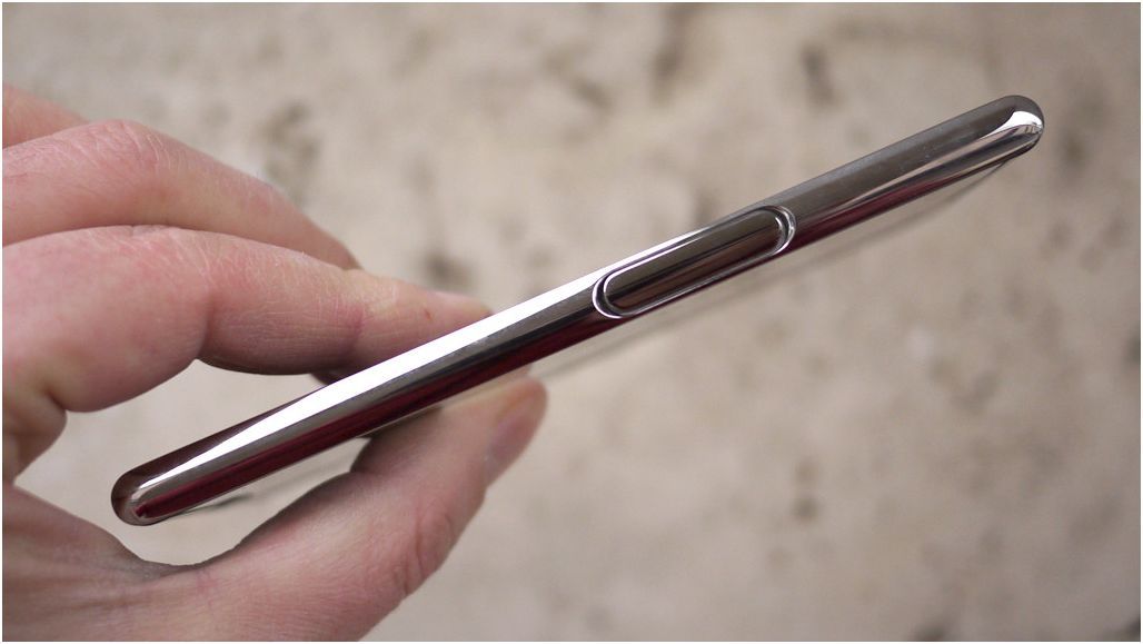 Обзор смартфона Lumigon T3: 100 "лошадей" в Ferrari