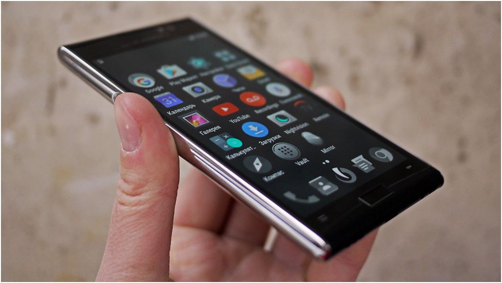 Обзор смартфона Lumigon T3: 100 "лошадей" в Ferrari