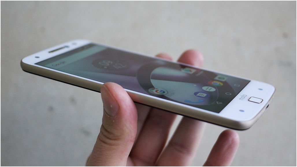 Обзор смартфона Lenovo Moto Z: сверхтонкий модульный флагман