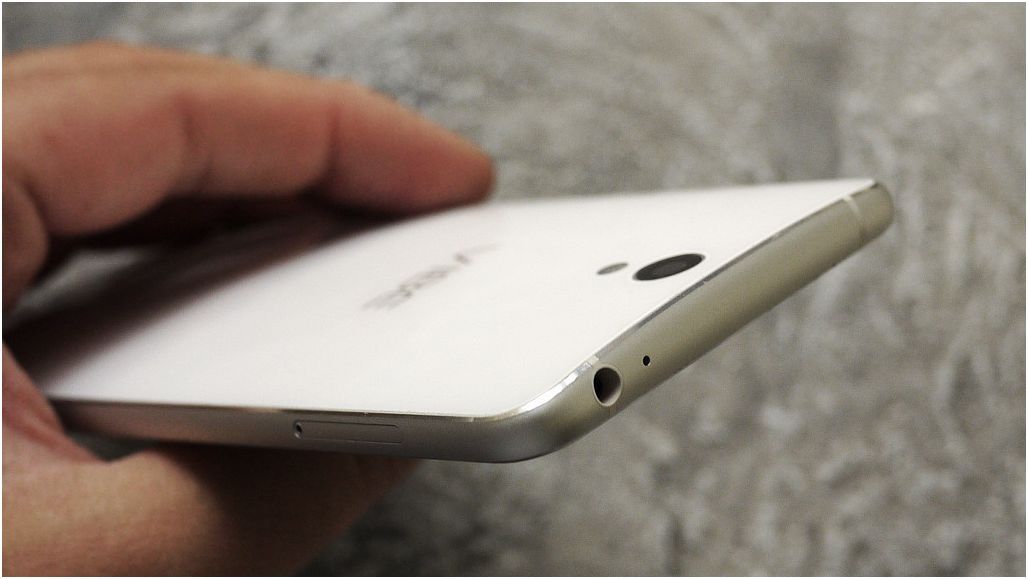 Обзор смартфона Lenovo Vibe S1: дуэт для селфи