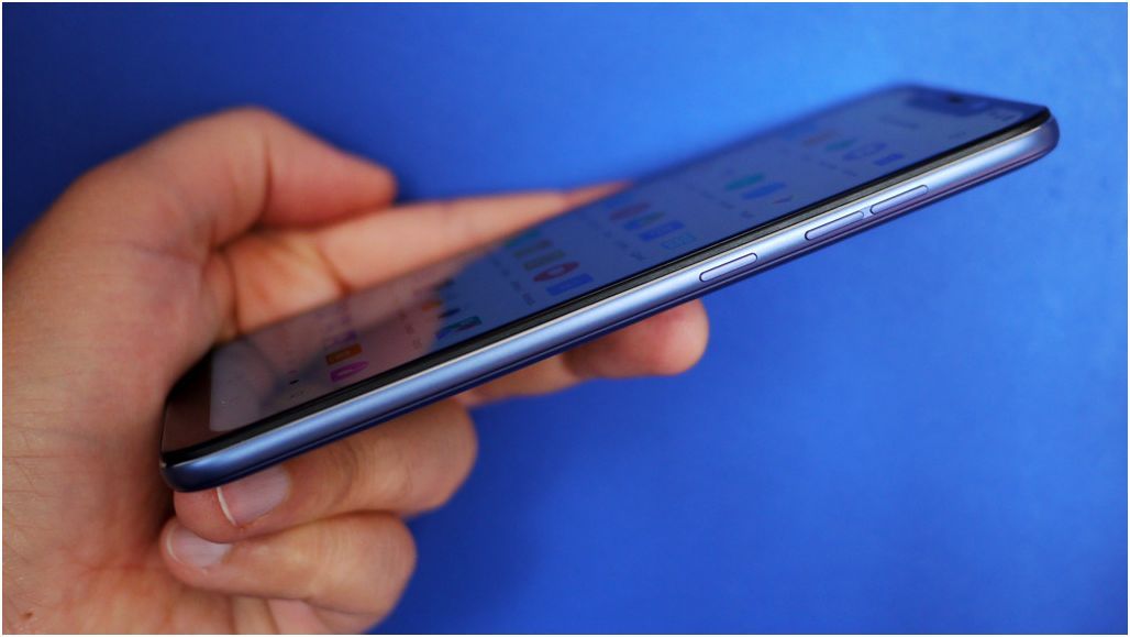 Обзор смартфона Xiaomi Pocophone F1: для практичных геймеров