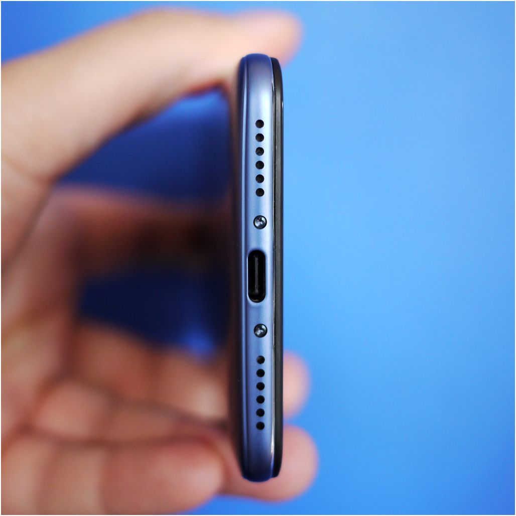 Обзор смартфона Xiaomi Pocophone F1: для практичных геймеров