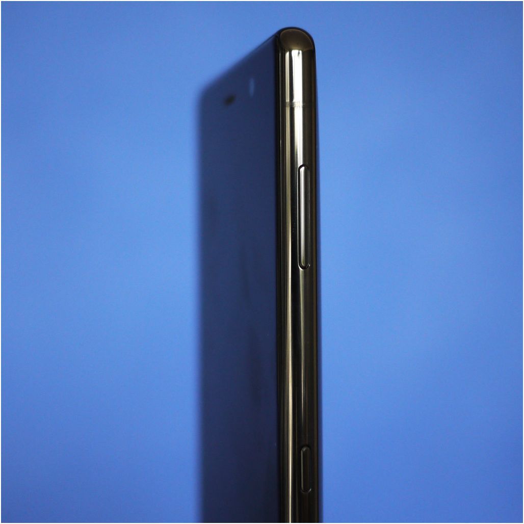 Обзор смартфона Sony Xperia XZ2 Premium: поштучно и камерно