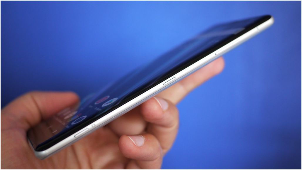 Обзор смартфона Sony Xperia XZ3: OLED в чувствительных рамках (обзор, смартфона, sony, xperia) Обзор смартфона Sony Xperia XZ3: OLED в чувствительных рамках