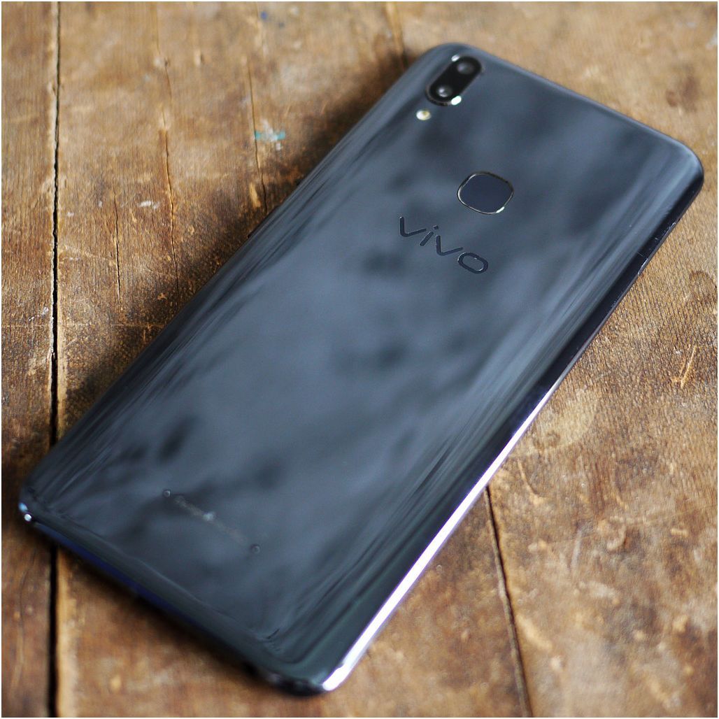 Обзор смартфона Vivo V9: смышленый модник