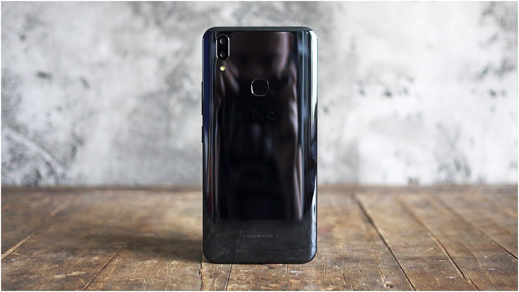 Обзор смартфона Vivo V9: смышленый модник