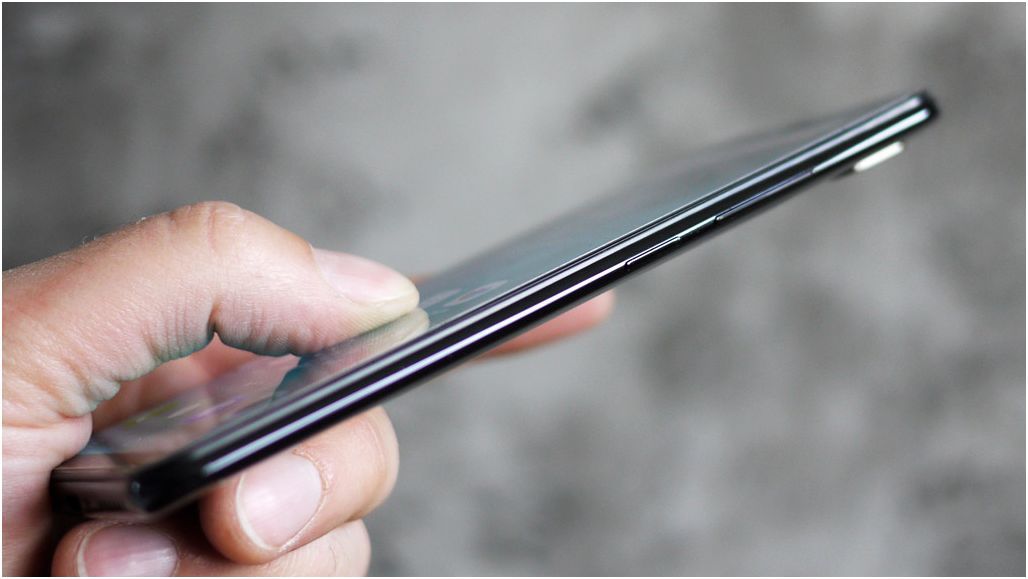 Обзор смартфона Vivo V9: смышленый модник