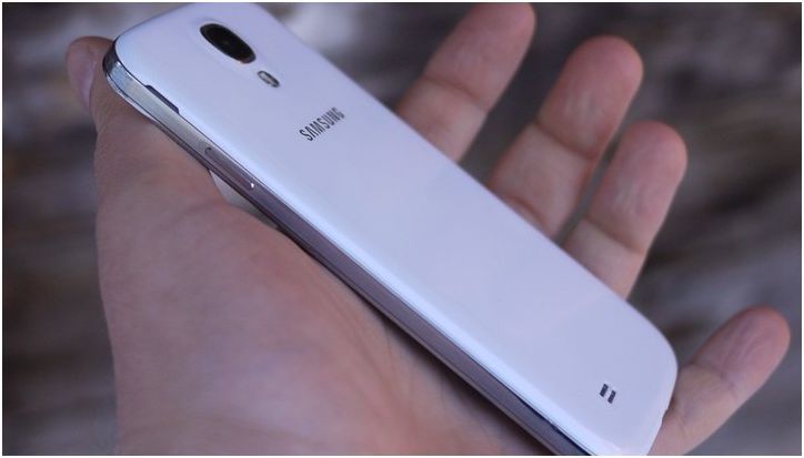 Пластиковый король. Один день с Samsung Galaxy S4 (пластиковый, король, один, день) Пластиковый король. Один день с Samsung Galaxy S4